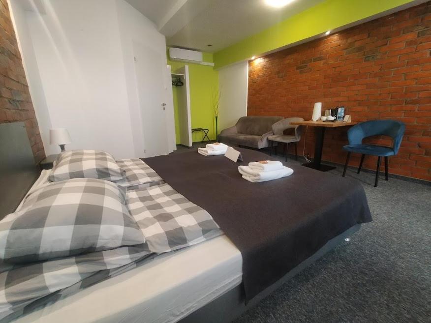 Rj Hotel Pabianice Εξωτερικό φωτογραφία