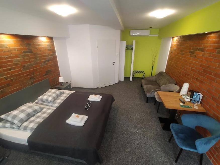 Rj Hotel Pabianice Εξωτερικό φωτογραφία