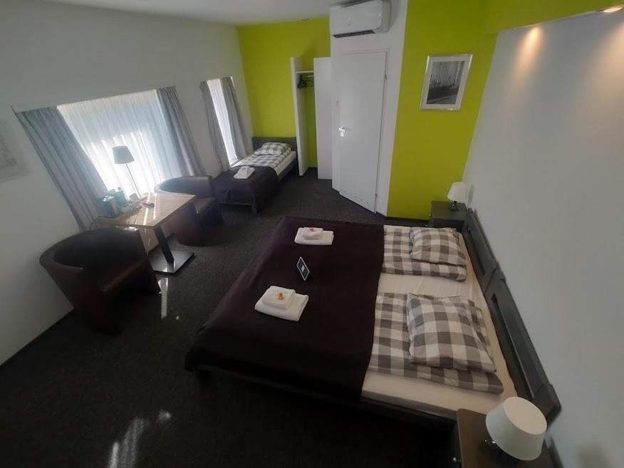 Rj Hotel Pabianice Εξωτερικό φωτογραφία
